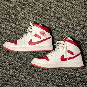 Woman’s Jordan 1 Pomegranate mid Size 7